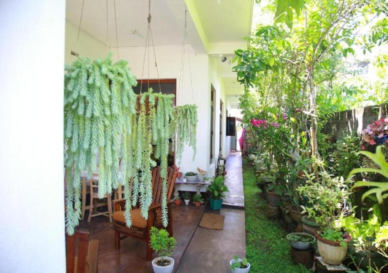 Weerakoon Guest Apartment Hikkaduwa Exterior photo